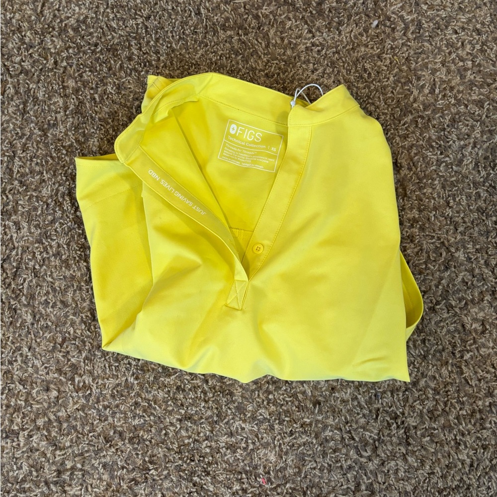 Figs Lemon Yellow Scrub Top